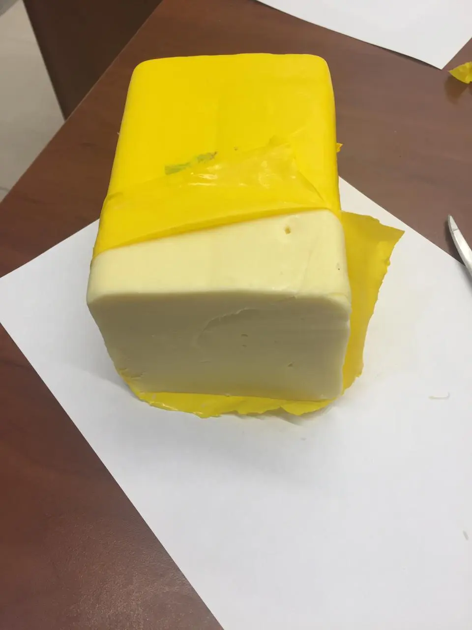 сыр сырный продукт Голландский 45 % жир. в Москве