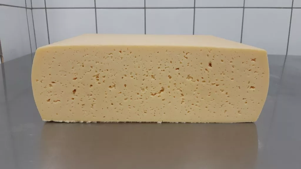 фотография продукта Натуральный сыр в евроблоке